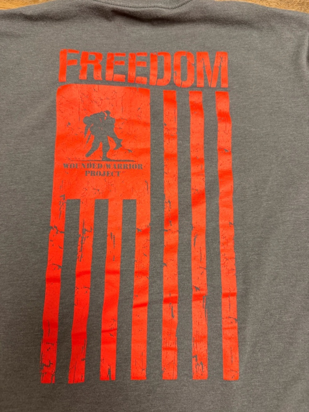 Under Armour Freedom Flag T-Shirt Men’s Large Gray Red Graphic Wounded Warrior - Picture 7 of 10